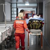 Les hôpitaux se retrouveraient rapidement débordés en cas de crise, selon la sénatrice Franziska Roth (PS/SO) (archives). KEYSTONE/GAETAN BALLY